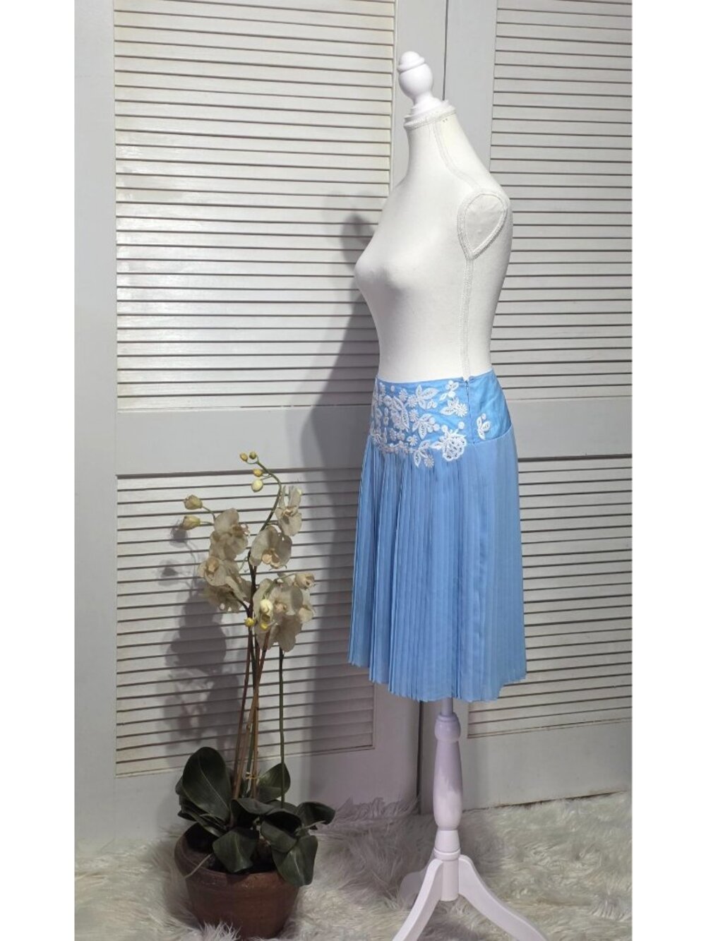 Carlisle Collection Womens Blue Pleated Embroidered White Floral Skirt Sz 4 3894 - Picture 4 of 12